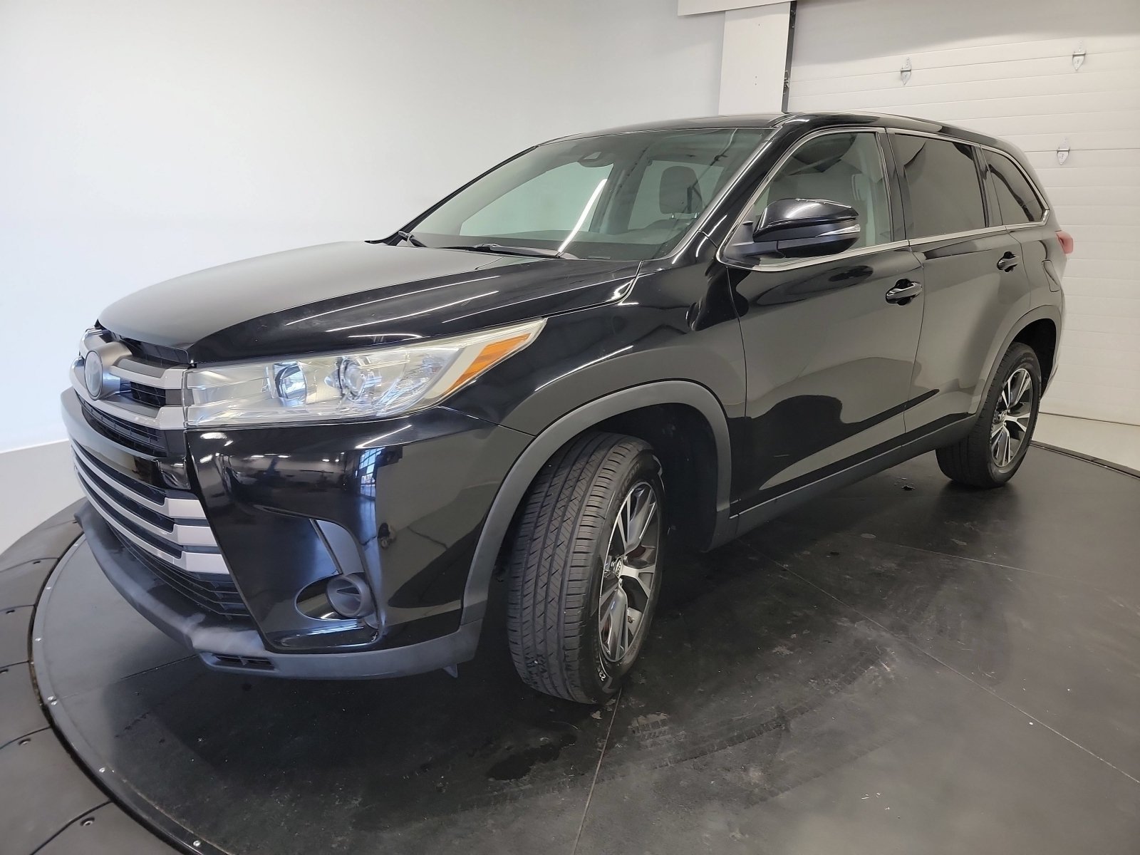 Used 2019 Midnight Black Metallic Toyota LE image 3