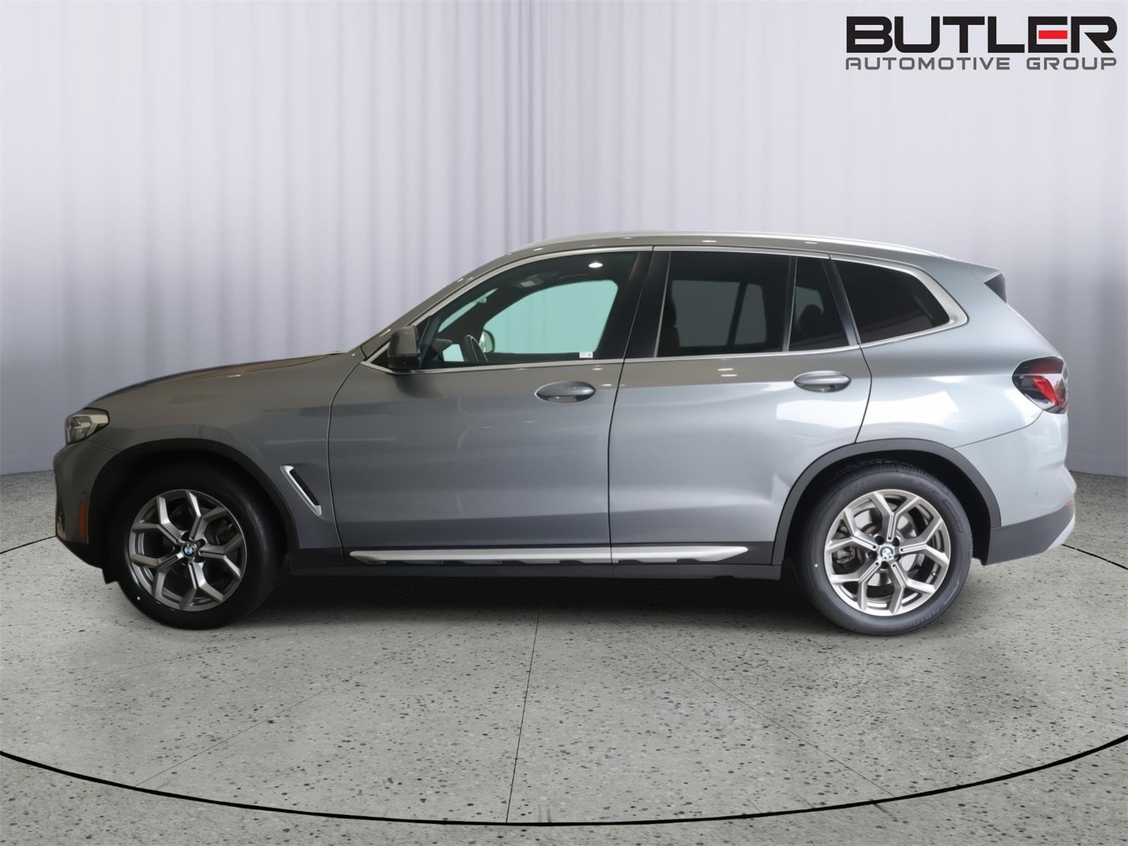 Used 2024 Skyscraper Grey Metallic BMW sDrive30i image 4