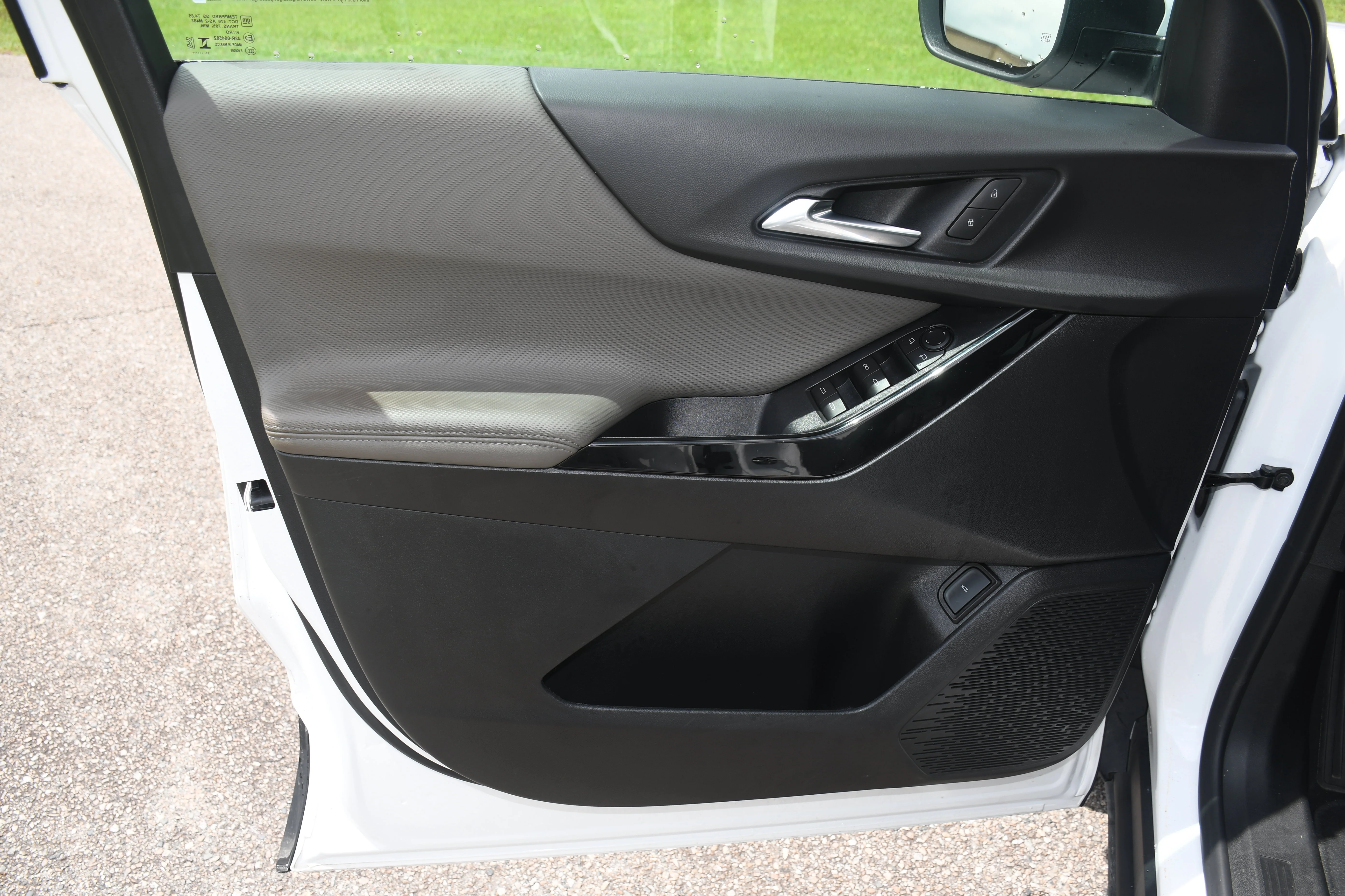 Used 2026 White Chevrolet LT image 8
