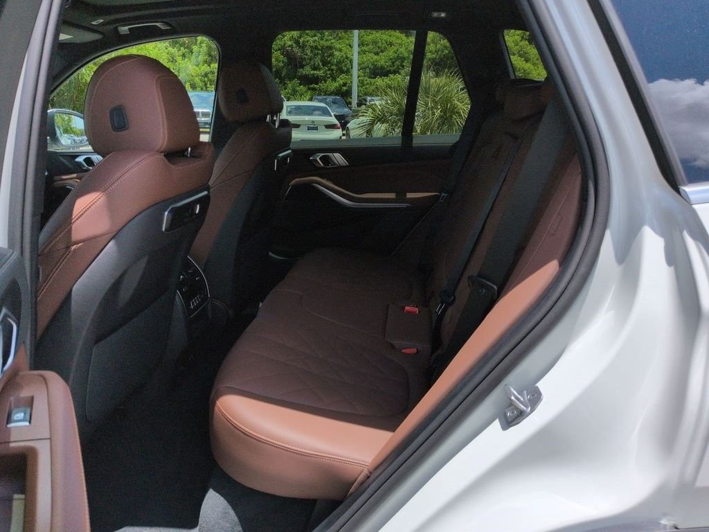 New 2026 Alpine White BMW xDrive40i image 14