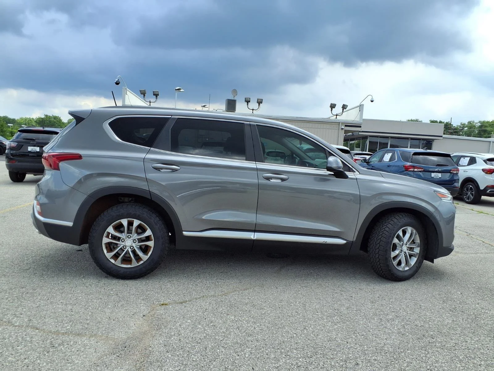 Used 2020 Machine Gray Hyundai SE image 32