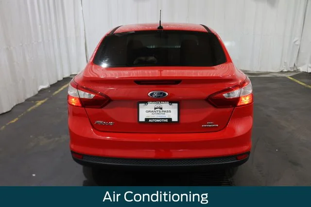 Used 2014 Race Red Ford SE image 4