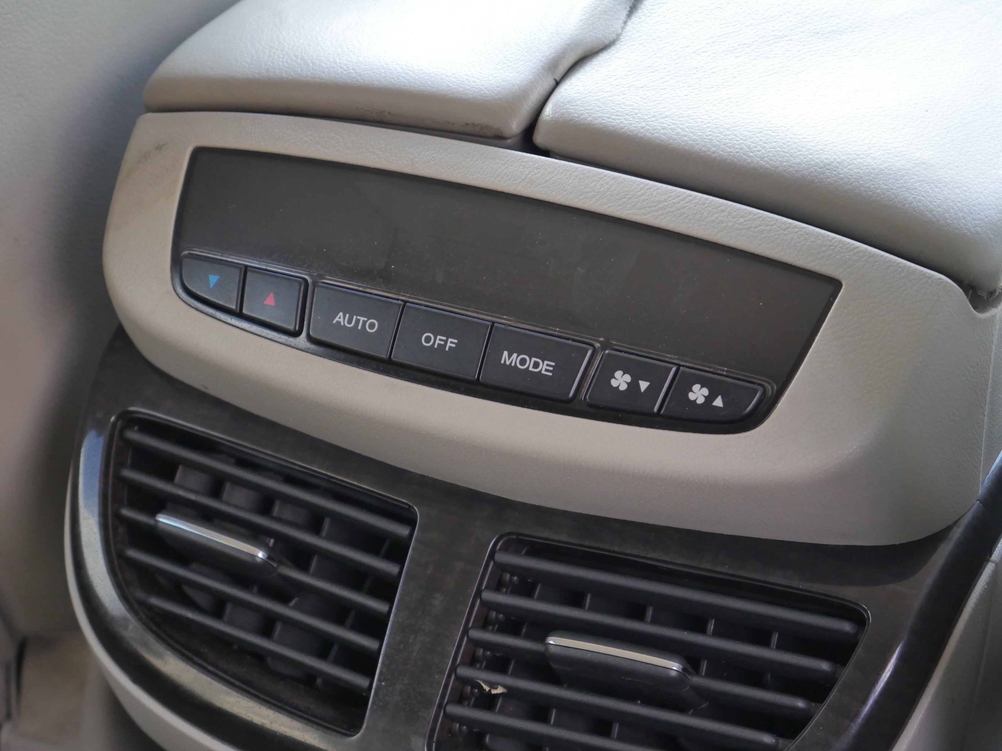 Used 2008 Sterling Gray Metallic Acura  image 29