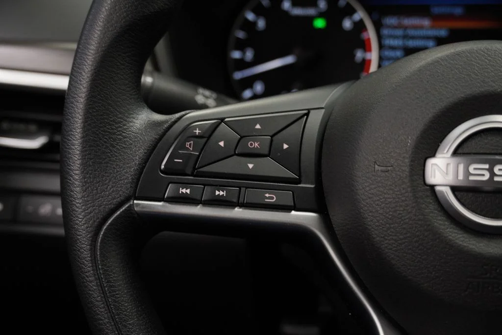 Used 2025 Black Nissan 2.5 SV image 32