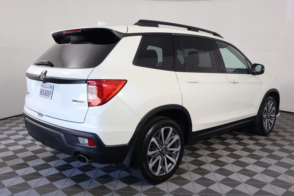 Certified Used 2019 White Diamond Pearl Honda Touring image 4