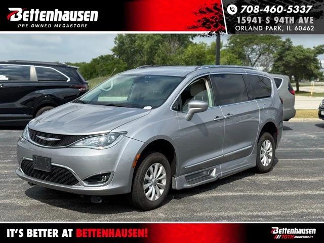 2018 Chrysler Pacifica Touring L Plus's photo
