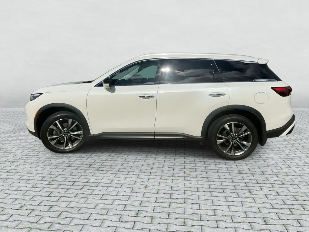 Certified Used 2023 Majestic White INFINITI LUXE image 5