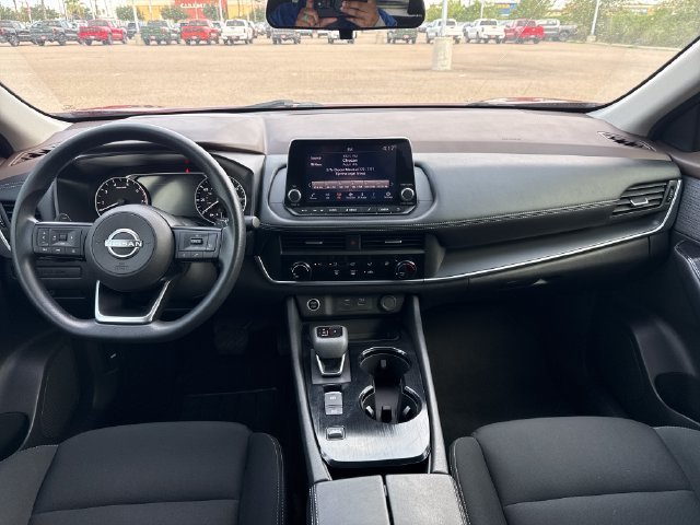 Used 2023 Red Nissan S image 13