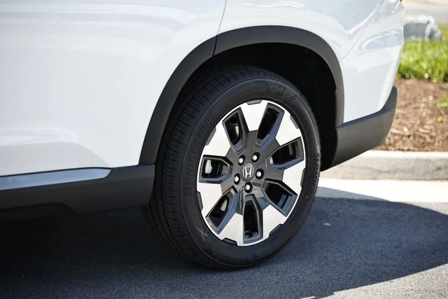 New 2026 Platinum White Pearl Honda Touring image 7