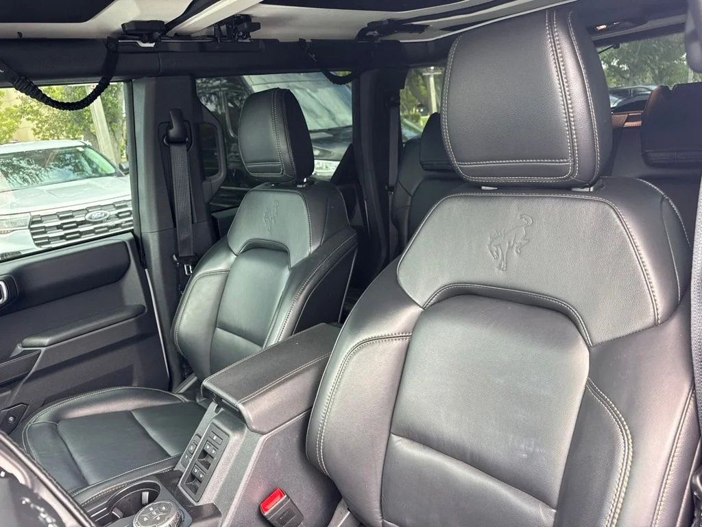 Used 2025 Oxford White Ford Badlands image 10