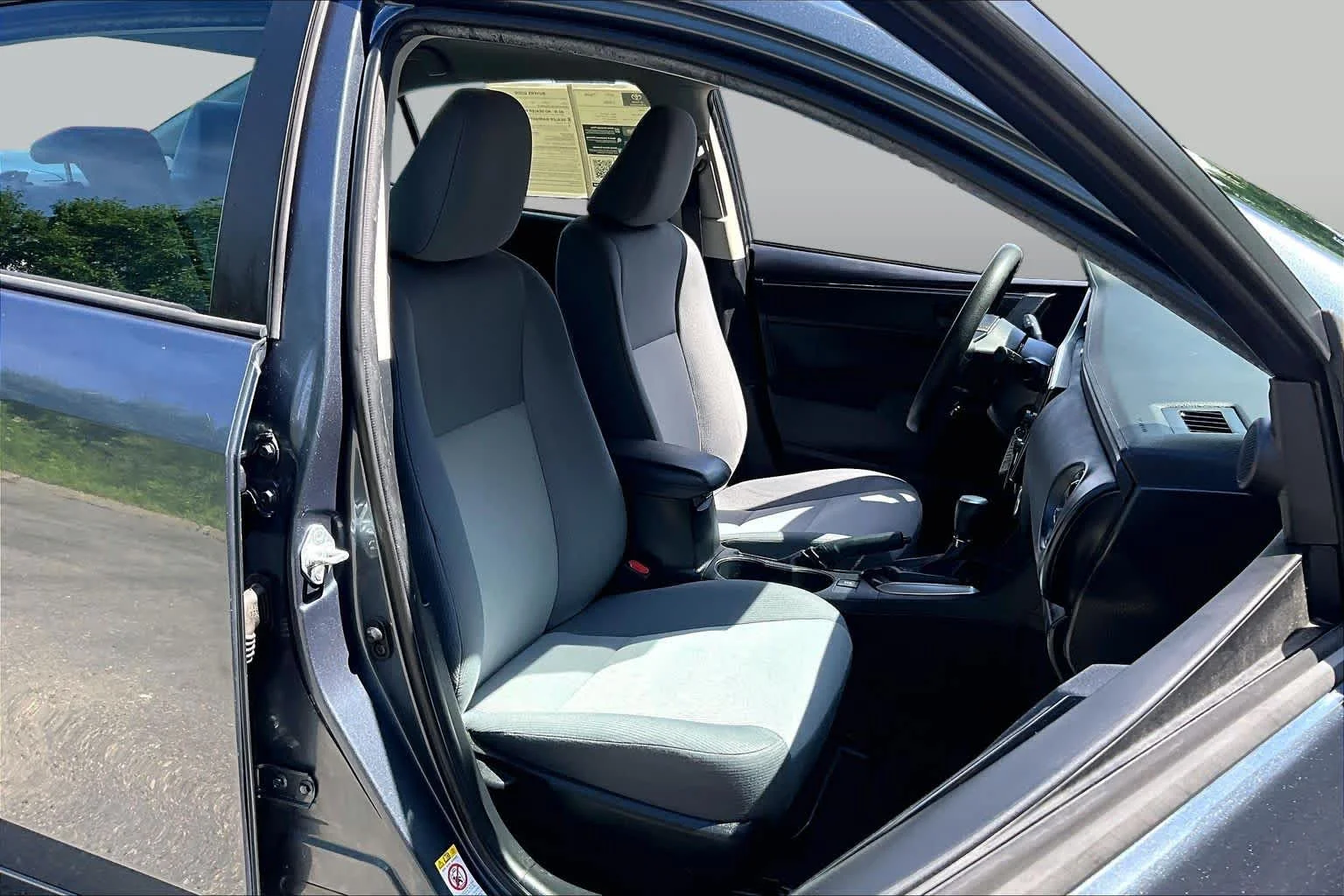 Used 2017 Slate Metallic Toyota L image 8