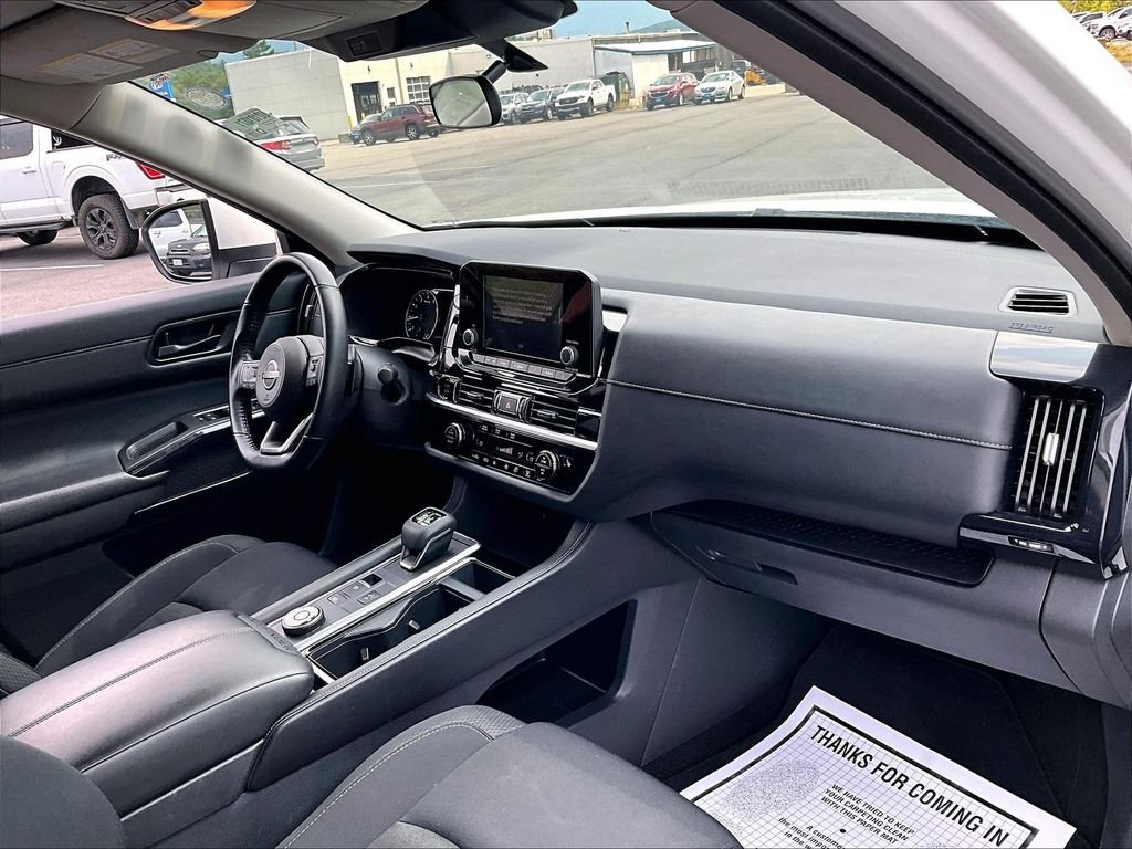 Used 2025 Glacier White Nissan SV image 14
