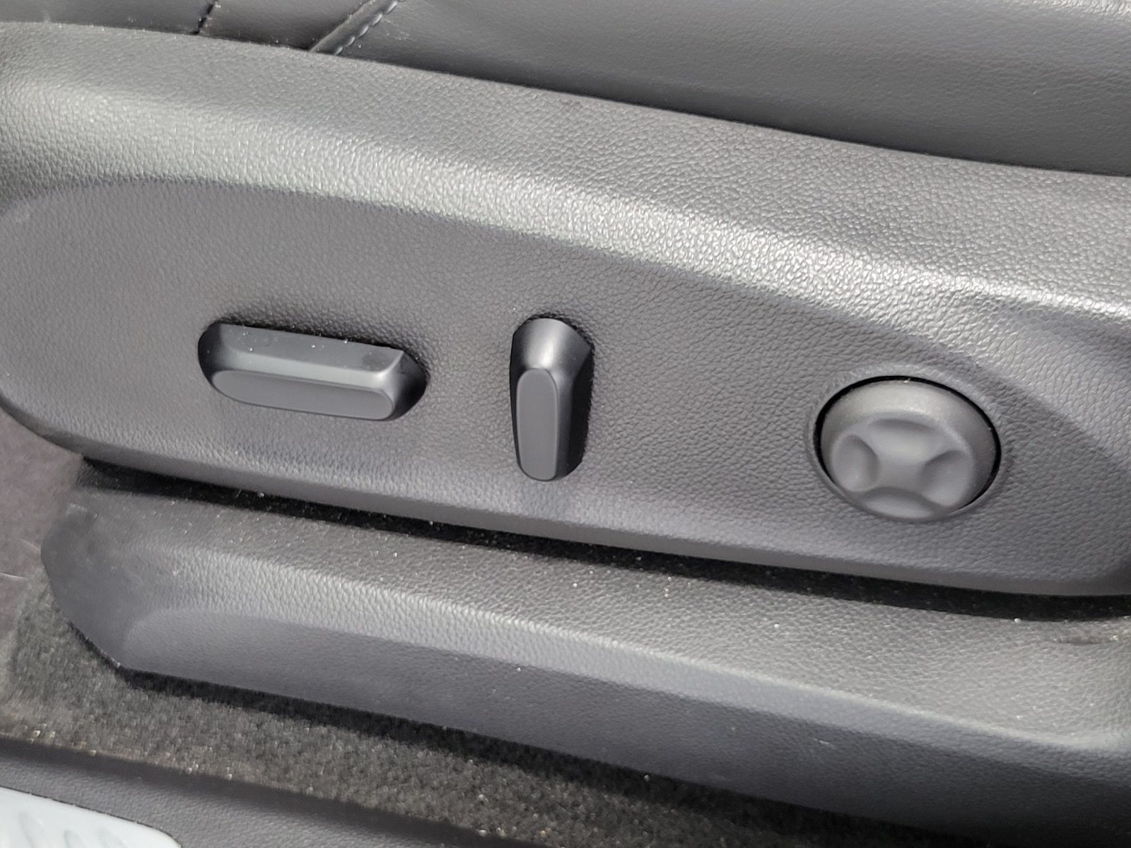 Used 2020 Blue Buick Essence image 10