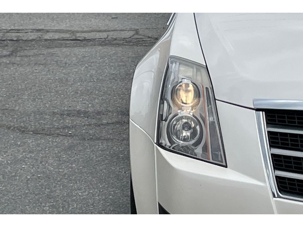 Used 2013 White Diamond Tricoat Cadillac Luxury image 39