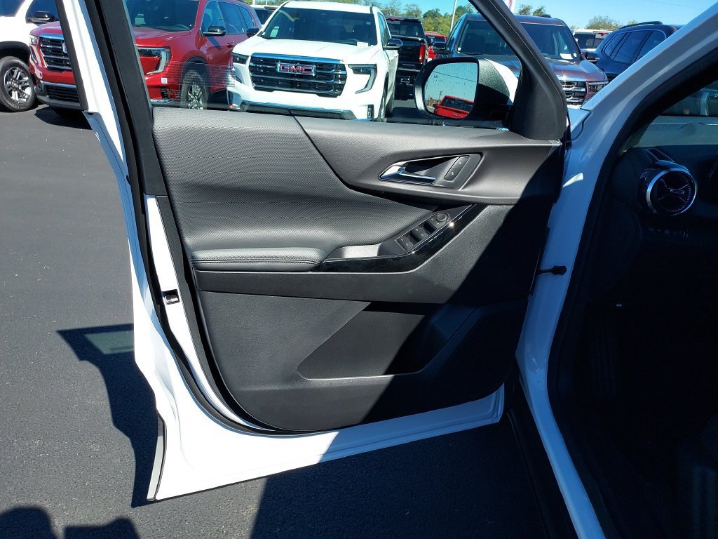 2027 Chevrolet Equinox LT - Photo 12