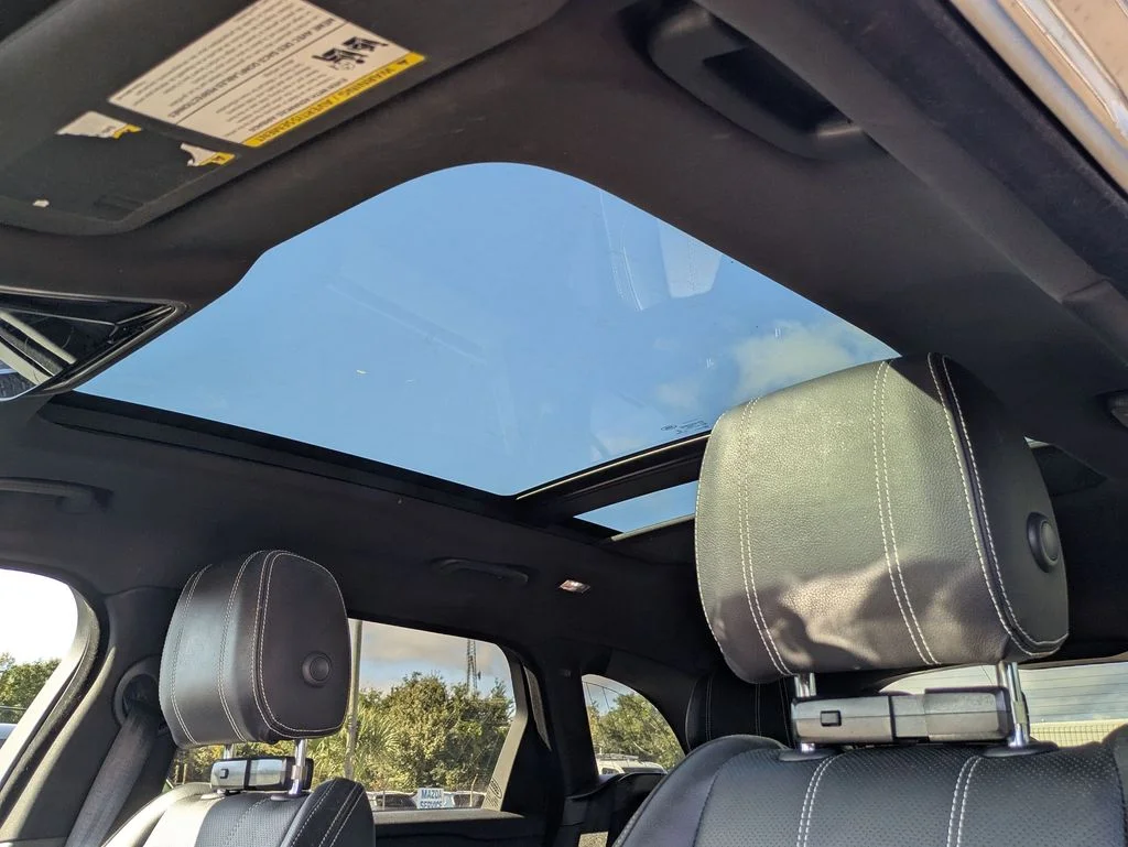 Used 2018 Gray Land Rover SE R-Dynamic image 14