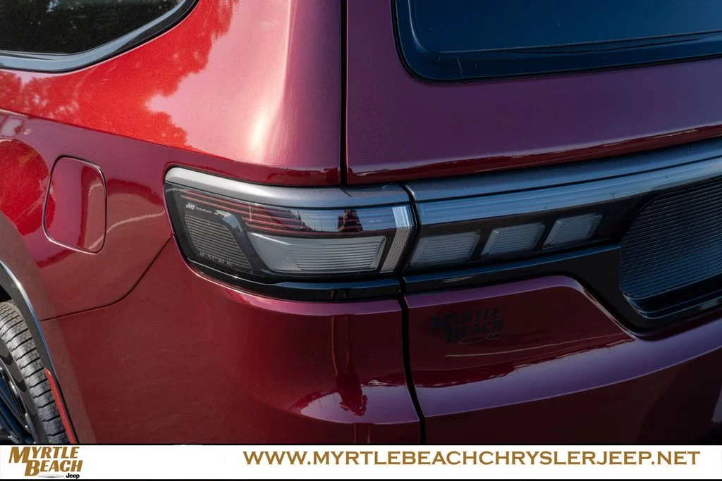New 2026 Velvet Red Pearl-Coat Exterior Paint Jeep Limited Reserve image 11