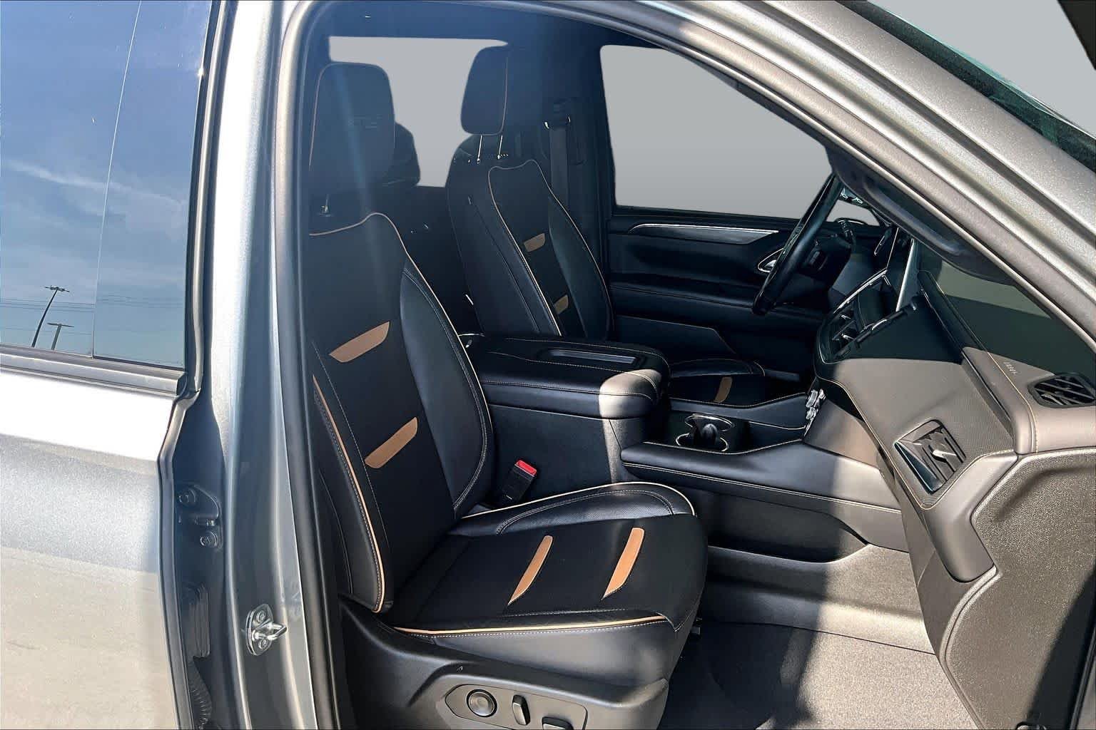 Used 2022 Satin Steel Metallic GMC AT4 image 17