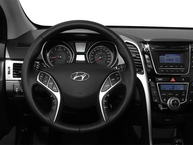 Used 2014 Geranium Red Hyundai  image 9