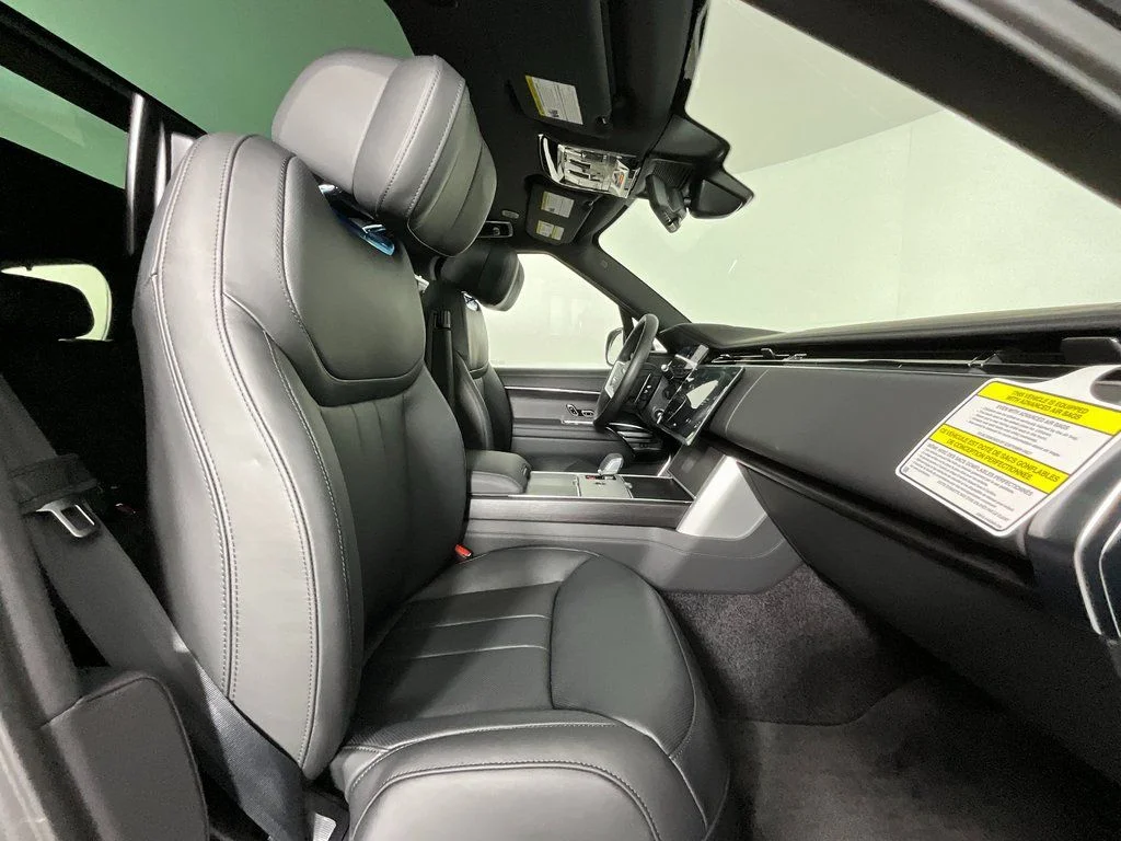 New 2026 Belgravia Green Land Rover Autobiography image 3