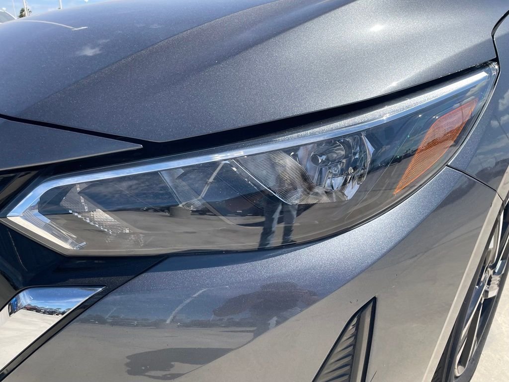 Used 2025 Gray Nissan SV image 4