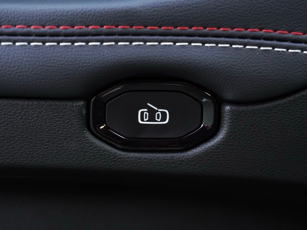 New 2026 Diamond Black Crystal Pearlcoat Dodge R/T Scat Pack image 10