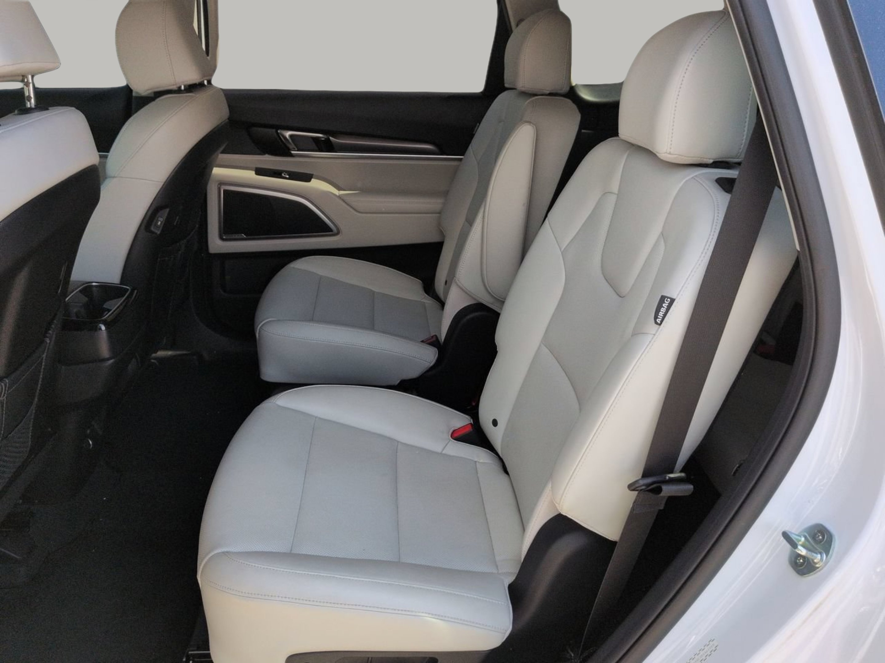 Certified Used 2024 Glacial White Pearl Kia S image 12