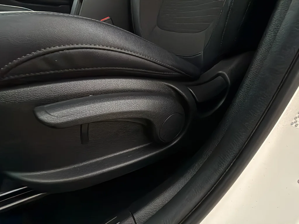 Used 2021 Snow White Pearl Kia S image 10