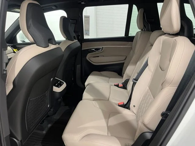 New 2026 White Volvo B6 Plus 7-Seater image 21