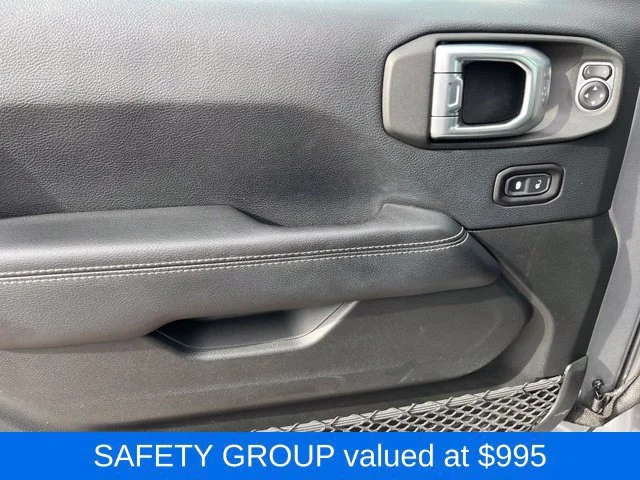 Used 2018 Silver Jeep Sahara 4x4 image 13