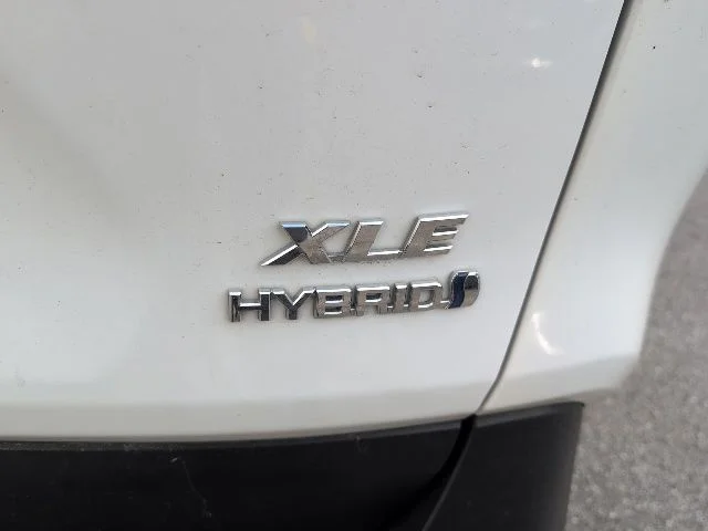 Used 2022 White Toyota XLE image 9