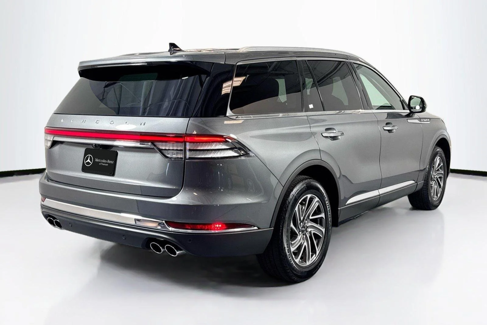 Used 2024 Asher Gray Metallic Clearcoat Lincoln Premiere image 5