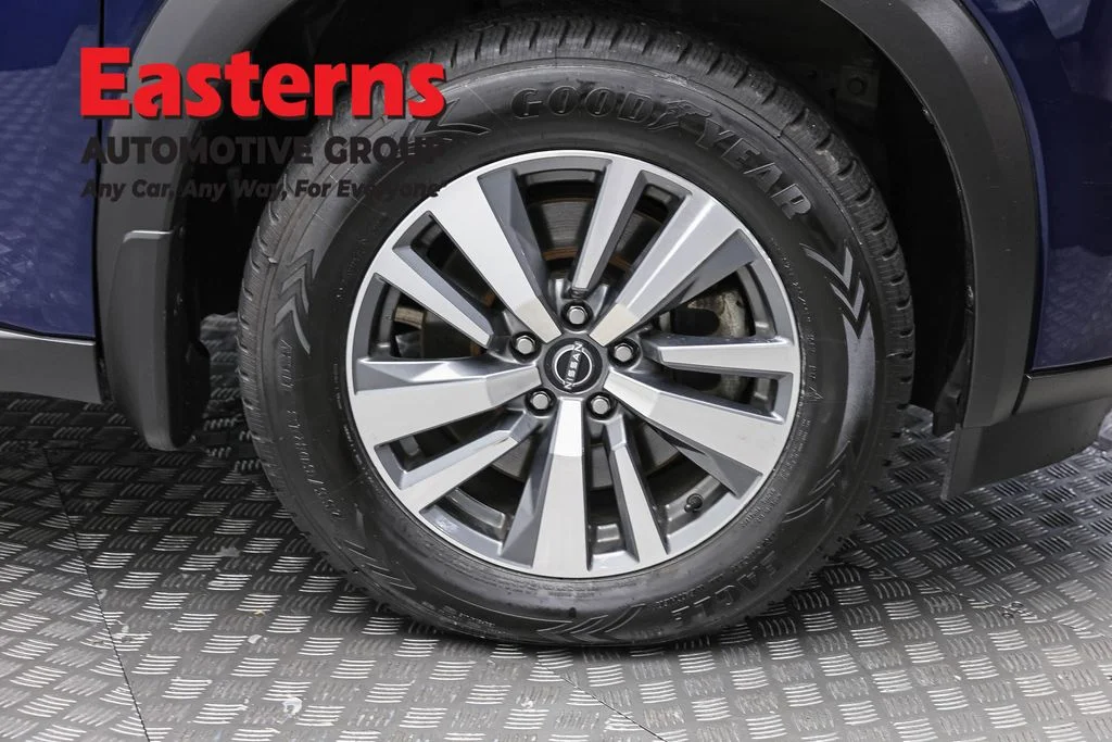 Used 2023 Blue Nissan SL image 32