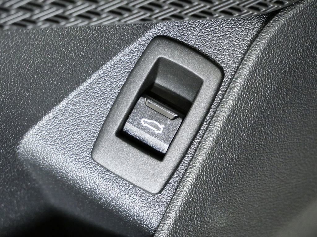 Certified Used 2026 Dune Grey Metallic BMW xDrive28i image 40