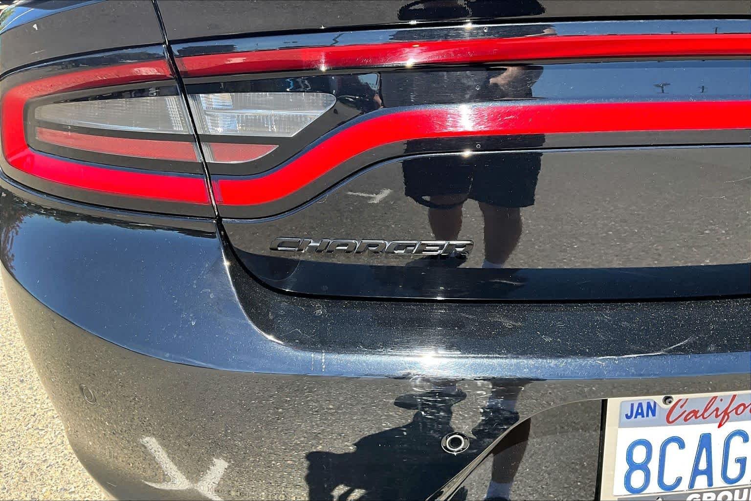 Used 2017 Pitch Black Clearcoat Dodge SE image 9
