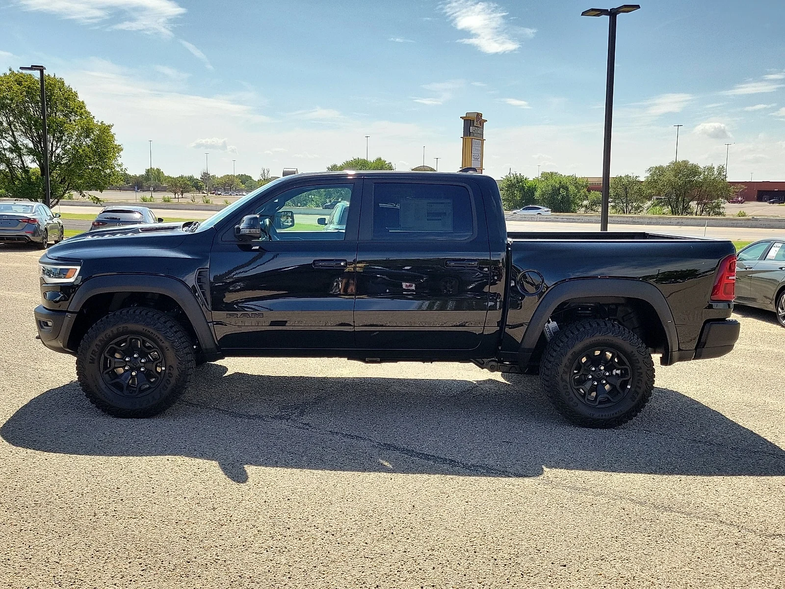 New 2026 PXJ Diamond Bla Ram RHO CREW CAB 4X4 5