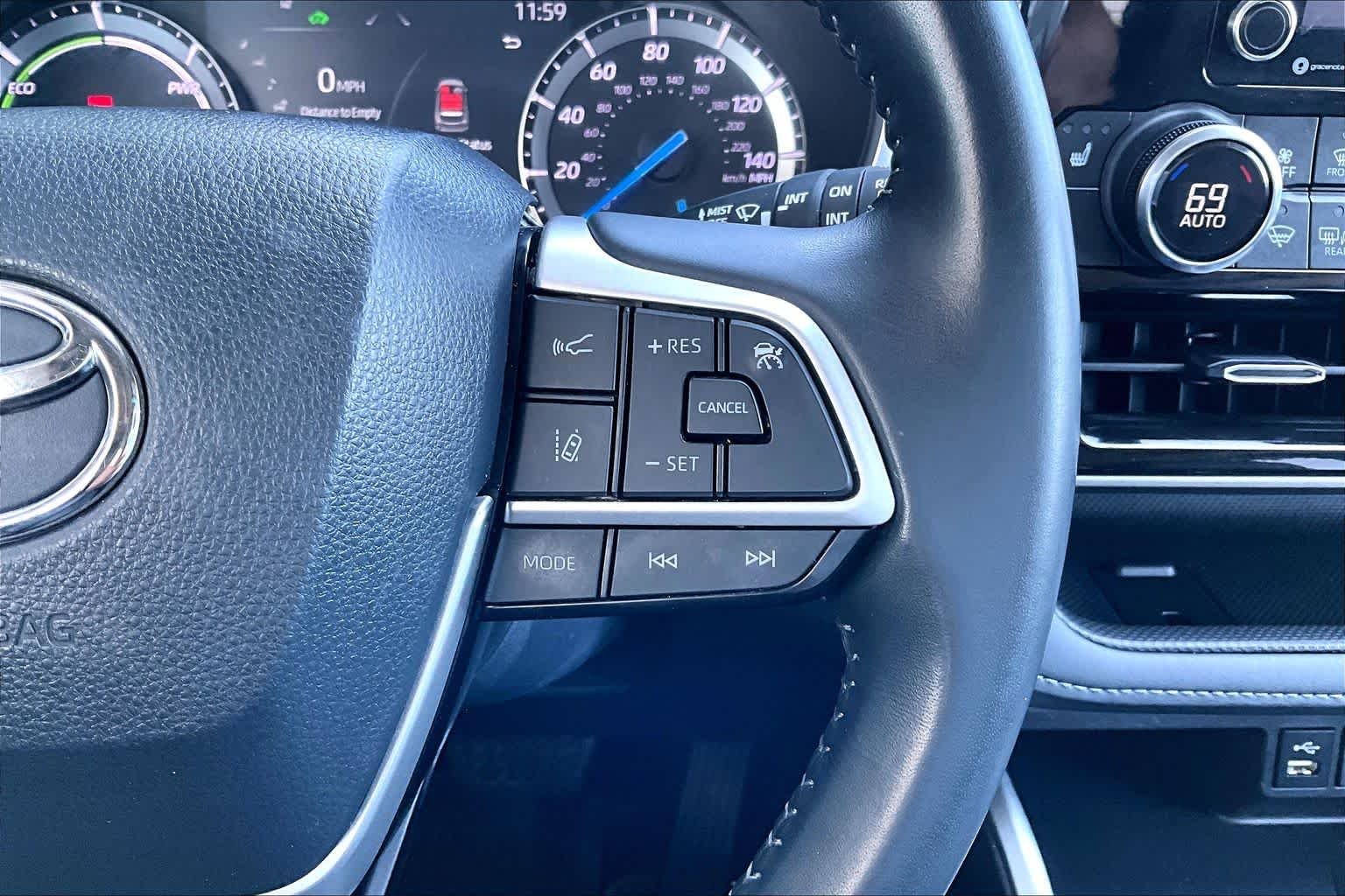 Used 2022 Celestial Silver Metallic Toyota Hybrid XLE image 25