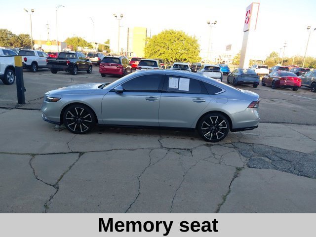 Used 2025 Solar Silver Metallic Honda Touring image 8