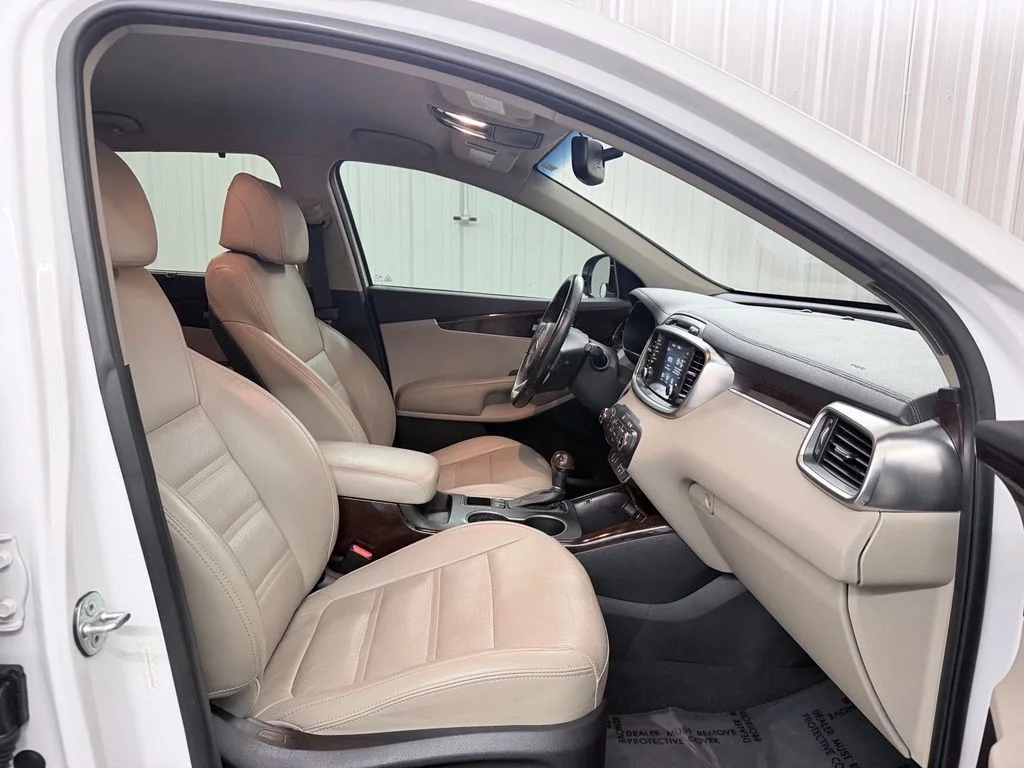 Used 2017 Snow White Pearl Kia EX image 43