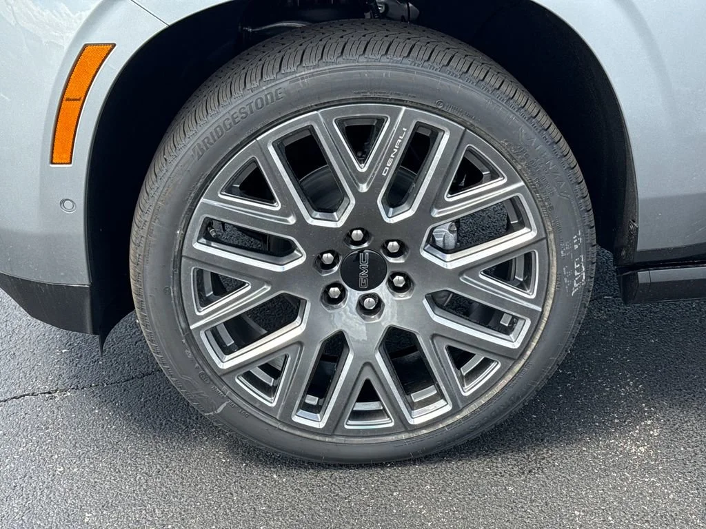 2026 GMC Yukon XL Denali Ultimate - Photo 13