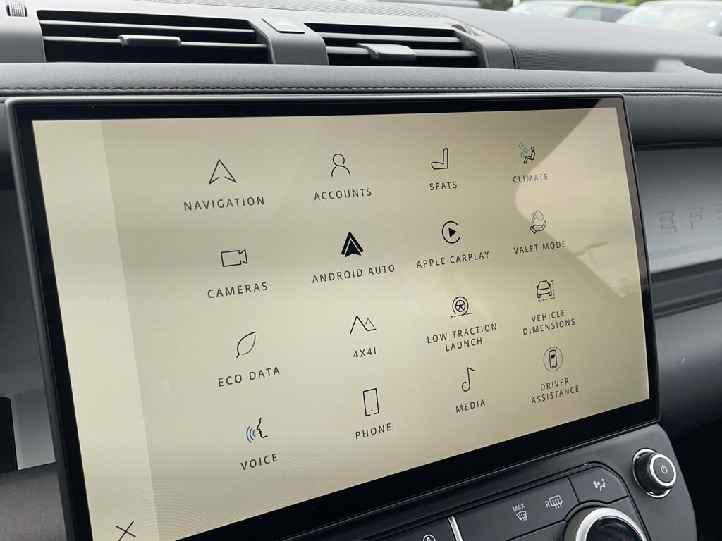 New 2026 Woolstone Green Land Rover X-Dynamic SE image 24