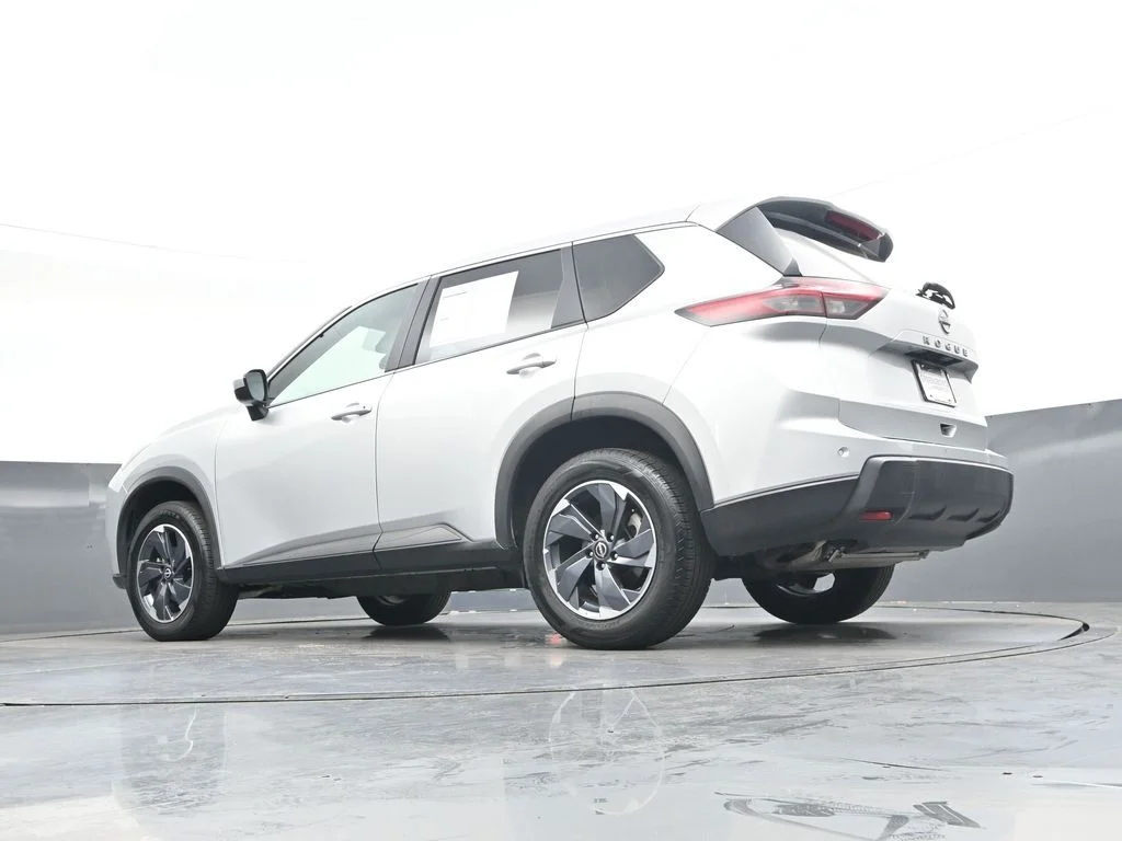 Used 2025 Silver Nissan SV image 38