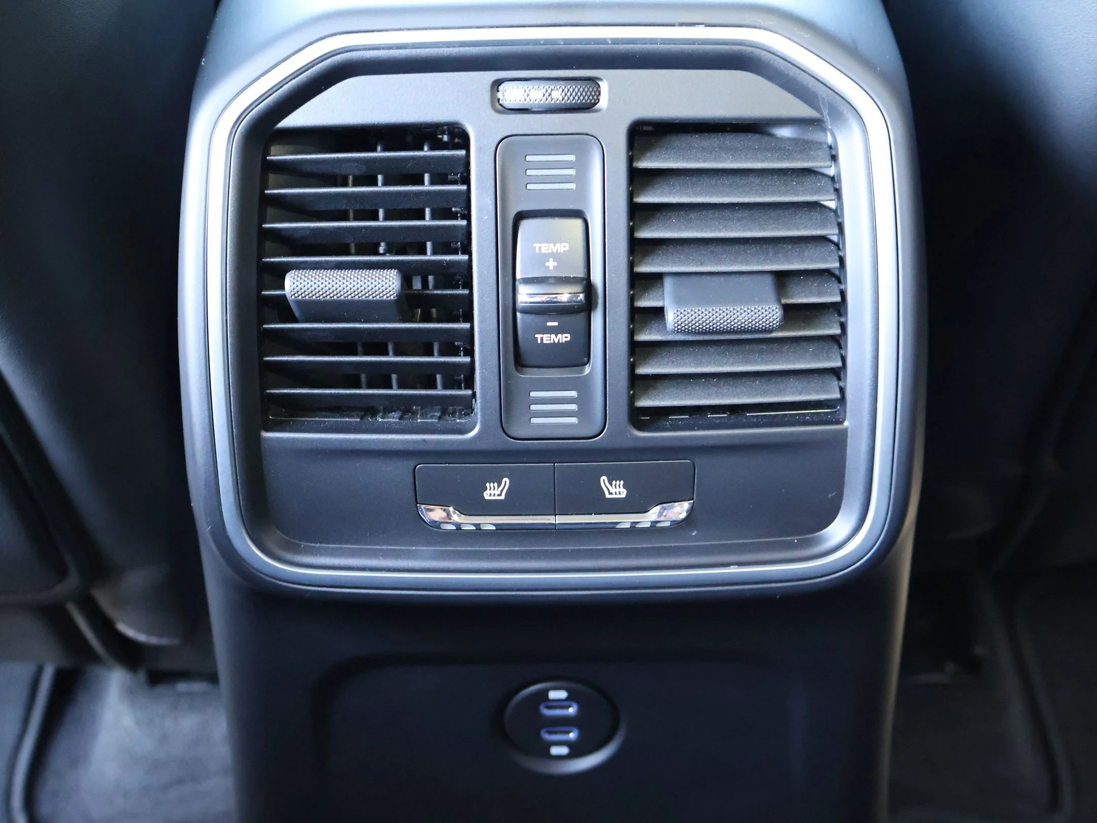 2026 Porsche Macan - Photo 23