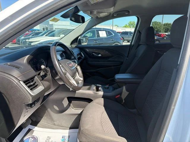 Used 2018 White GMC SLE image 11