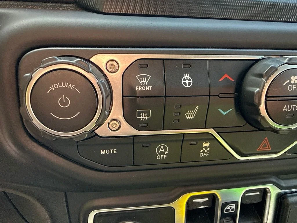 Used 2021 Gray Jeep  image 30
