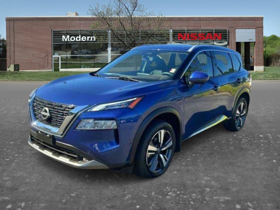 Used 2023 Brilliant Silver Metallic Nissan SV image 1