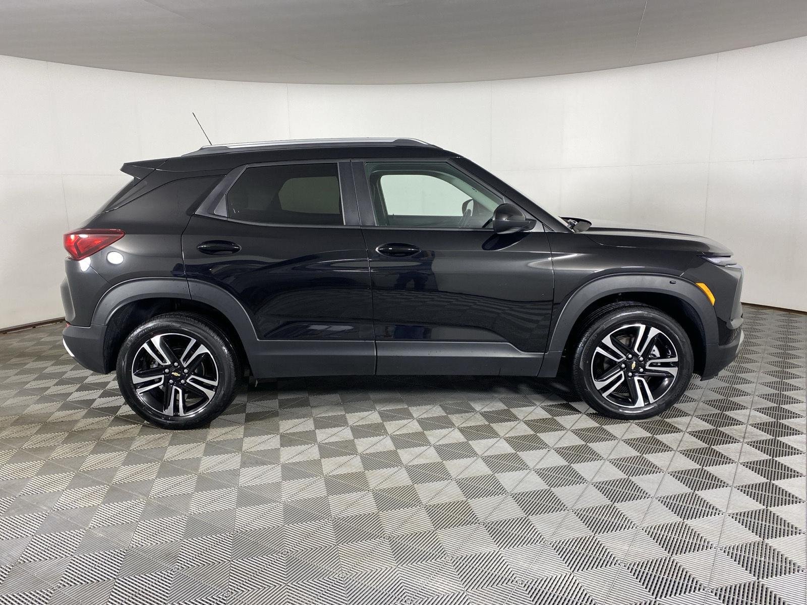 Used 2024 Mosaic Black Metallic Chevrolet LT image 8
