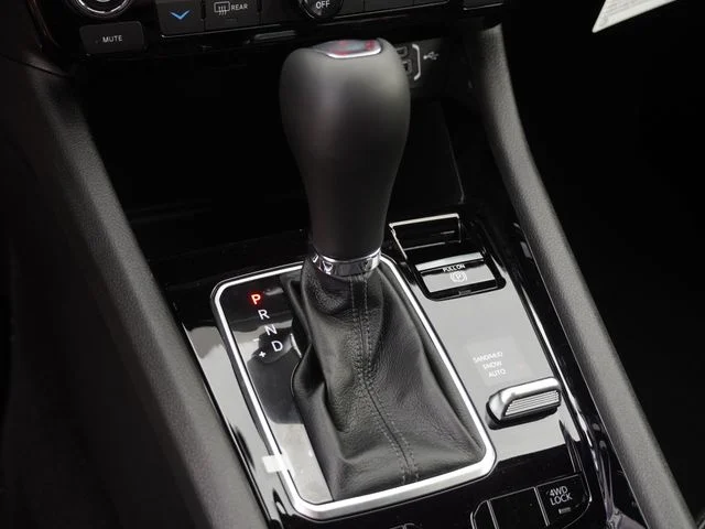 New 2026 Diamond Black Crystal Pearl-Coat Exterior Paint Jeep Latitude image 24