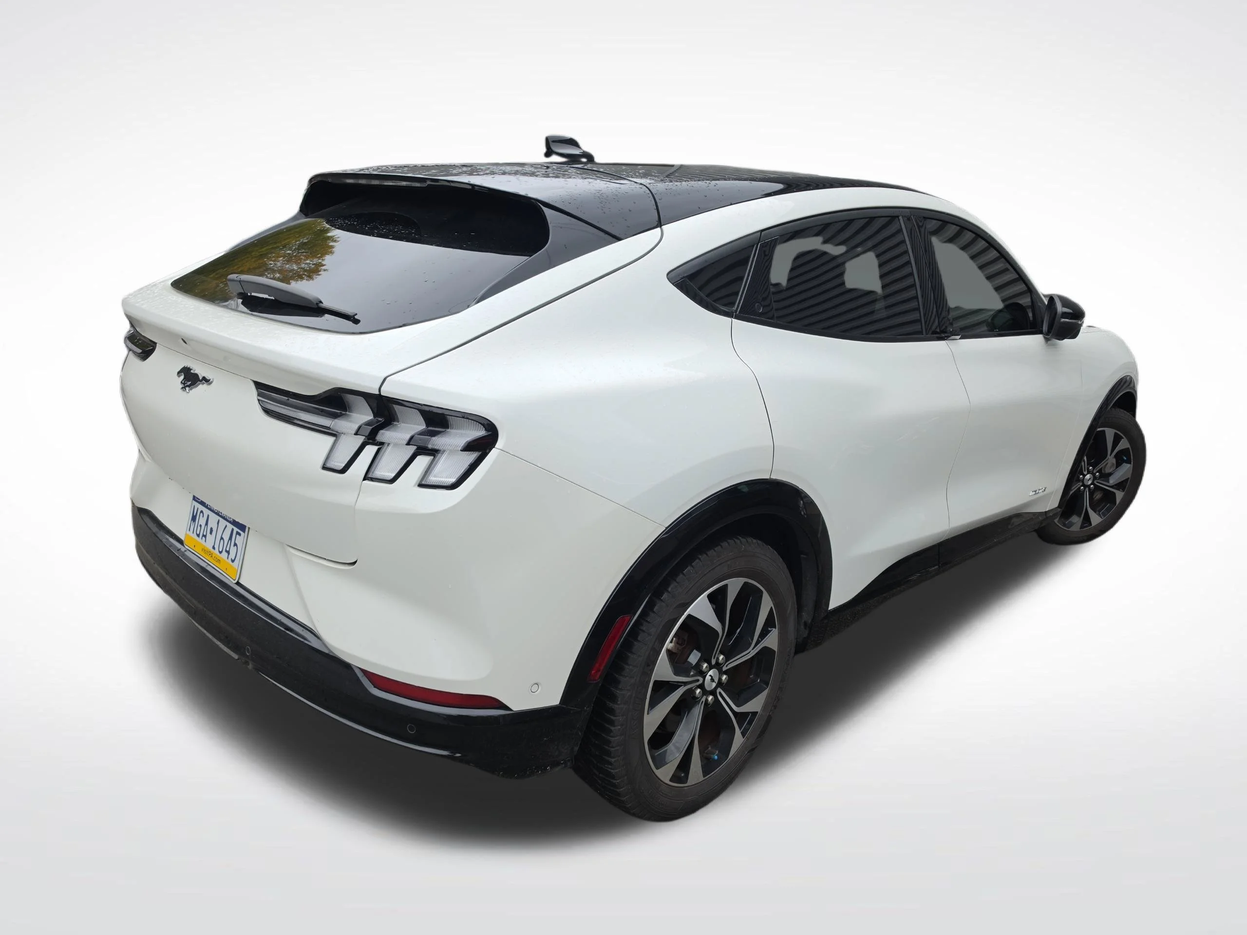 Used 2023 White Metallic Ford Premium image 4
