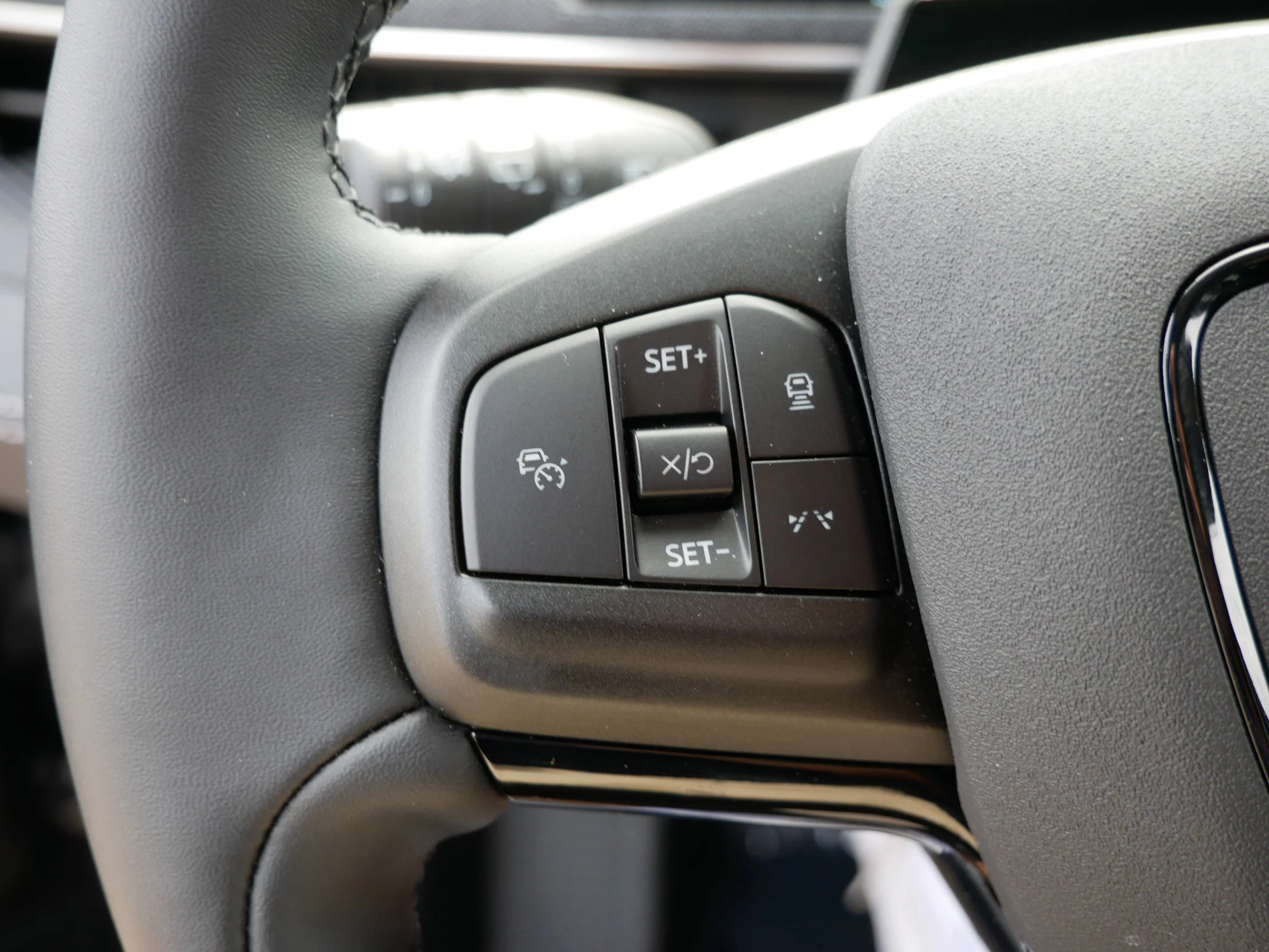 Used 2025 Shadow Black Ford Premium image 29